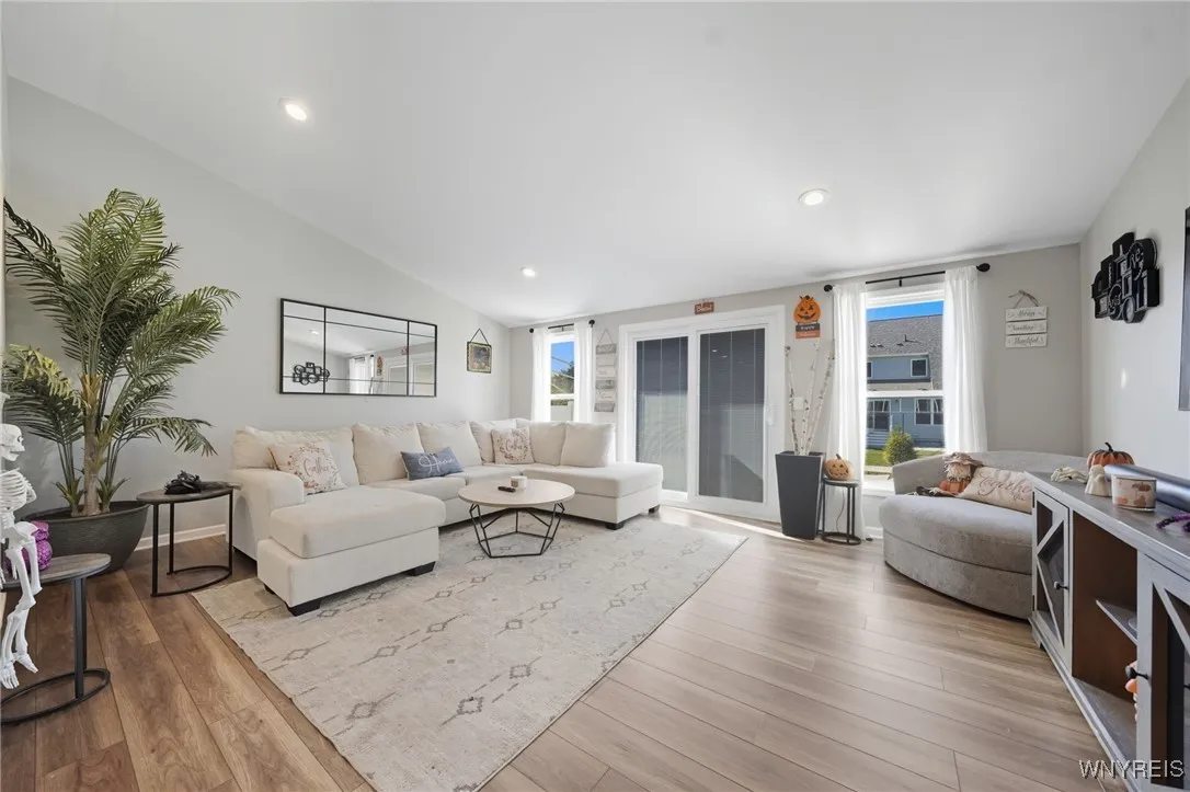 602 Carriage Lane, West Seneca, New York 14224, West Seneca, New York 14224, 2 Bedrooms Bedrooms, 9 Rooms Rooms,2 BathroomsBathrooms,Residential,For Sale,602 Carriage Lane, West Seneca, New York 14224,0,B1648352