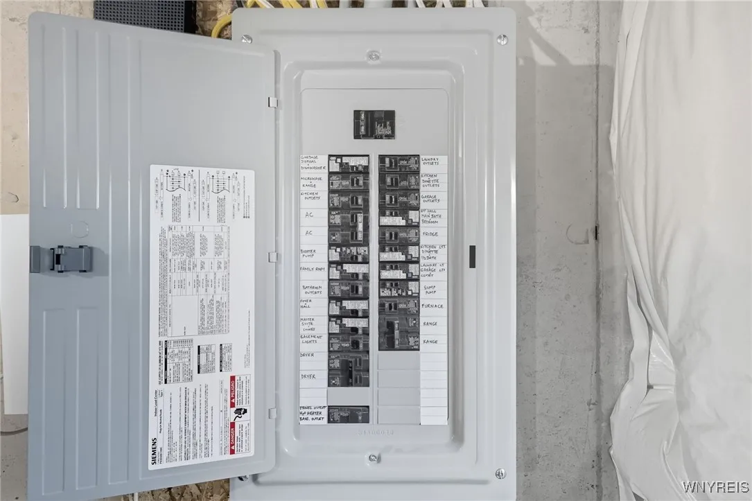 602 Carriage Lane, West Seneca, New York 14224, West Seneca, New York 14224, 2 Bedrooms Bedrooms, 9 Rooms Rooms,2 BathroomsBathrooms,Residential,For Sale,602 Carriage Lane, West Seneca, New York 14224,0,B1648352