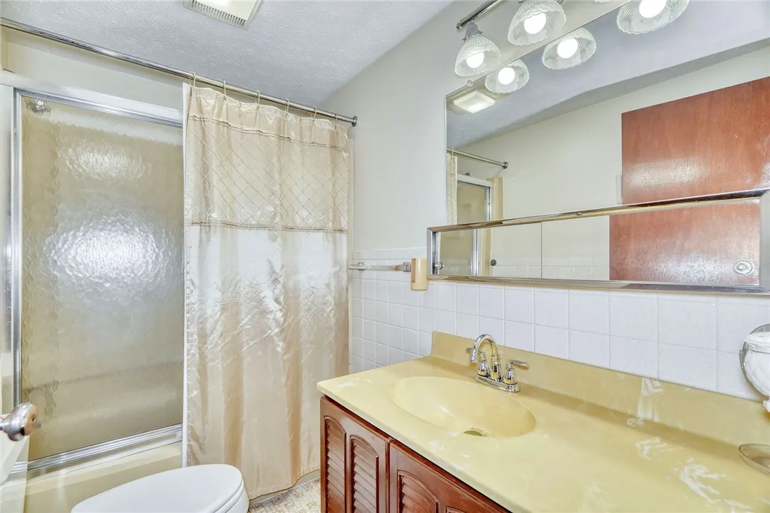 45 Meadowbrook Drive, Albion, New York 14411, Albion, New York 14411, 3 Bedrooms Bedrooms, 7 Rooms Rooms,1 BathroomBathrooms,Residential,For Sale,45 Meadowbrook Drive, Albion, New York 14411,0,R1646320