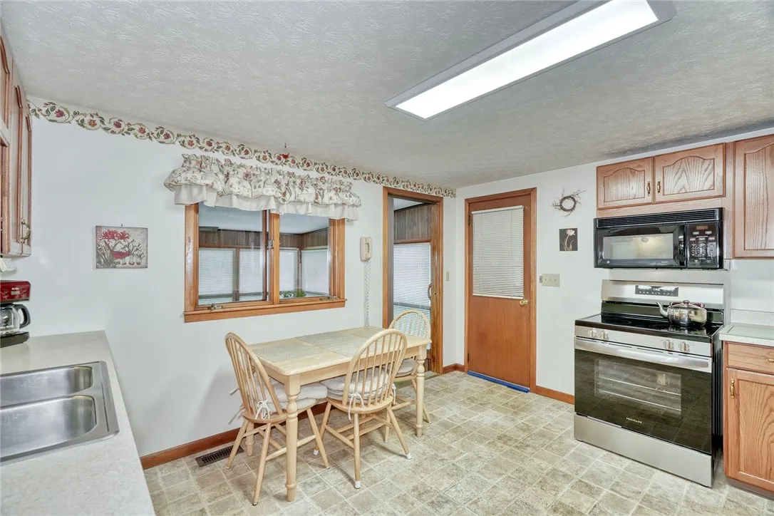 45 Meadowbrook Drive, Albion, New York 14411, Albion, New York 14411, 3 Bedrooms Bedrooms, 7 Rooms Rooms,1 BathroomBathrooms,Residential,For Sale,45 Meadowbrook Drive, Albion, New York 14411,0,R1646320