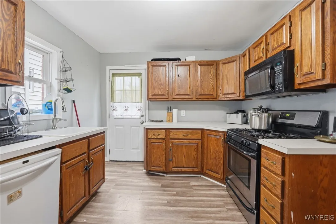 123 Palmer Avenue, Tonawanda, New York 14217, Tonawanda, New York 14217, 4 Bedrooms Bedrooms, 9 Rooms Rooms,1 BathroomBathrooms,Residential,For Sale,123 Palmer Avenue, Tonawanda, New York 14217,0,B1647408