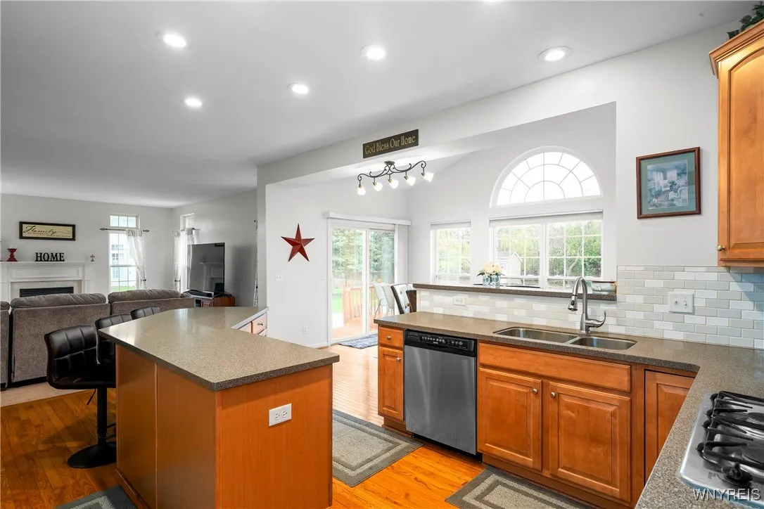 76 Graystone Lane, Orchard Park, New York 14127, Orchard Park, New York 14127, 4 Bedrooms Bedrooms, 10 Rooms Rooms,2 BathroomsBathrooms,Residential,For Sale,76 Graystone Lane, Orchard Park, New York 14127,0,B1648405