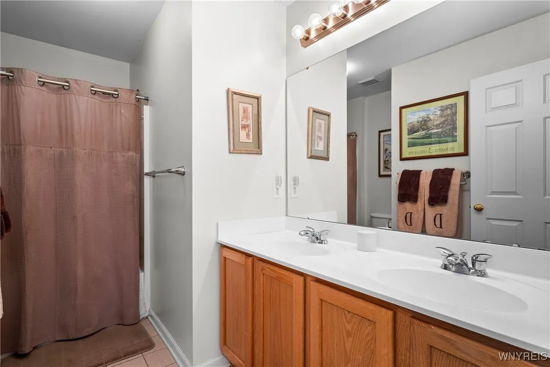 76 Graystone Lane, Orchard Park, New York 14127, Orchard Park, New York 14127, 4 Bedrooms Bedrooms, 10 Rooms Rooms,2 BathroomsBathrooms,Residential,For Sale,76 Graystone Lane, Orchard Park, New York 14127,0,B1648405