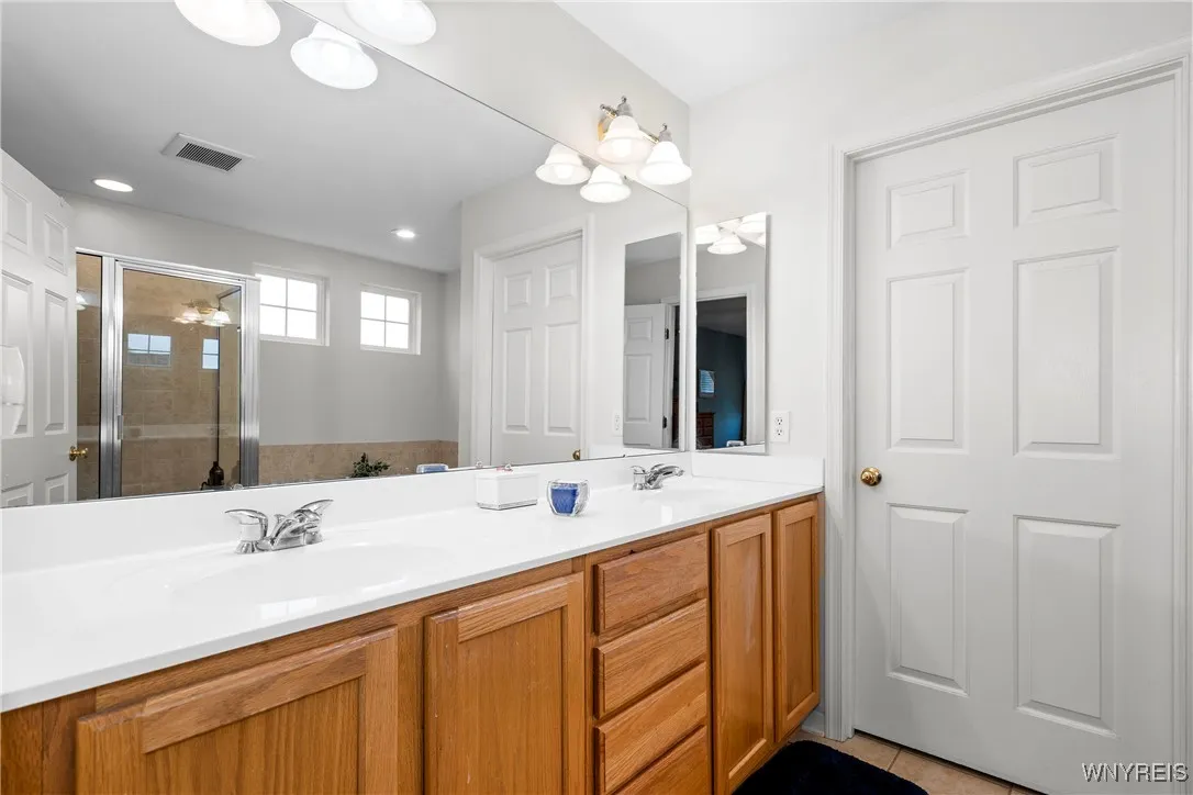 76 Graystone Lane, Orchard Park, New York 14127, Orchard Park, New York 14127, 4 Bedrooms Bedrooms, 10 Rooms Rooms,2 BathroomsBathrooms,Residential,For Sale,76 Graystone Lane, Orchard Park, New York 14127,0,B1648405