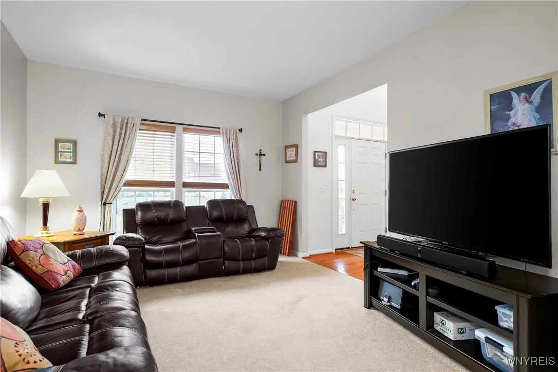 76 Graystone Lane, Orchard Park, New York 14127, Orchard Park, New York 14127, 4 Bedrooms Bedrooms, 10 Rooms Rooms,2 BathroomsBathrooms,Residential,For Sale,76 Graystone Lane, Orchard Park, New York 14127,0,B1648405