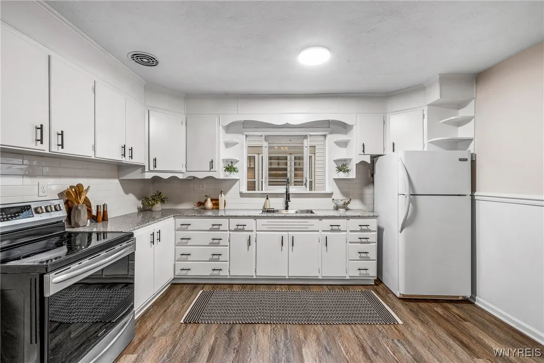 202 South Ogden Street W, Buffalo, New York 14206, Buffalo, New York 14206, 3 Bedrooms Bedrooms, 6 Rooms Rooms,1 BathroomBathrooms,Residential,For Sale,202 South Ogden Street W, Buffalo, New York 14206,0,B1648398