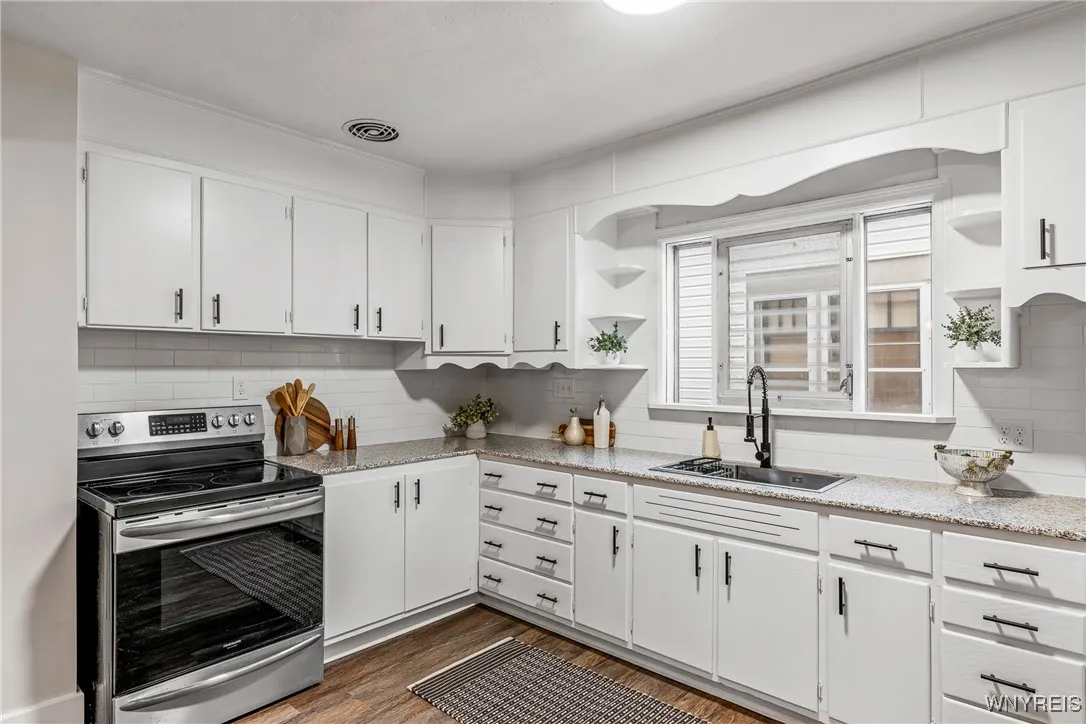 202 South Ogden Street W, Buffalo, New York 14206, Buffalo, New York 14206, 3 Bedrooms Bedrooms, 6 Rooms Rooms,1 BathroomBathrooms,Residential,For Sale,202 South Ogden Street W, Buffalo, New York 14206,0,B1648398