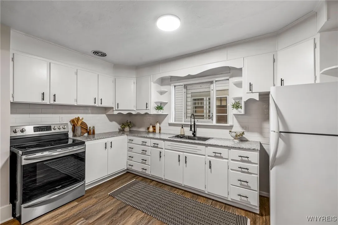 202 South Ogden Street W, Buffalo, New York 14206, Buffalo, New York 14206, 3 Bedrooms Bedrooms, 6 Rooms Rooms,1 BathroomBathrooms,Residential,For Sale,202 South Ogden Street W, Buffalo, New York 14206,0,B1648398