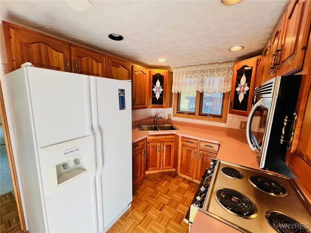 4867 Morgan Parkway, Hamburg, New York 14075, Hamburg, New York 14075, 4 Bedrooms Bedrooms, 10 Rooms Rooms,2 BathroomsBathrooms,Residential,For Sale,4867 Morgan Parkway, Hamburg, New York 14075,0,B1648450