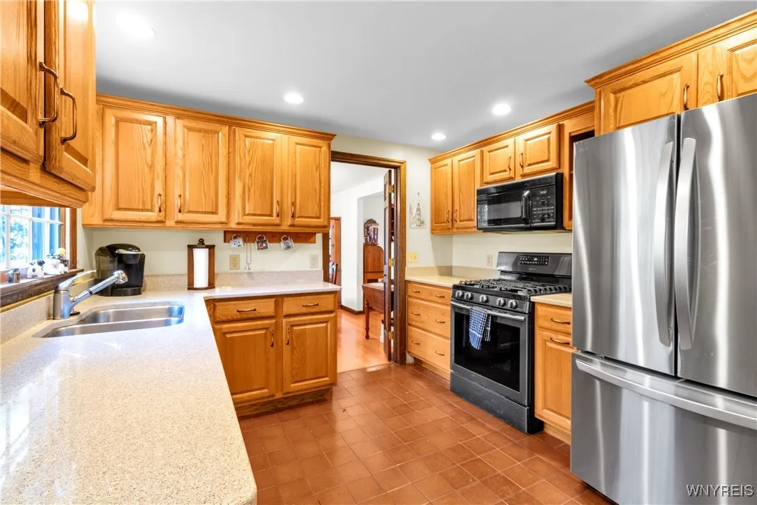 33 Briar Hill Road, Orchard Park, New York 14127, Orchard Park, New York 14127, 4 Bedrooms Bedrooms, 9 Rooms Rooms,2 BathroomsBathrooms,Residential,For Sale,33 Briar Hill Road, Orchard Park, New York 14127,0,B1648390