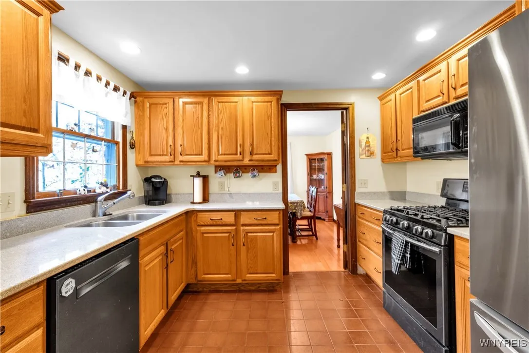 33 Briar Hill Road, Orchard Park, New York 14127, Orchard Park, New York 14127, 4 Bedrooms Bedrooms, 9 Rooms Rooms,2 BathroomsBathrooms,Residential,For Sale,33 Briar Hill Road, Orchard Park, New York 14127,0,B1648390