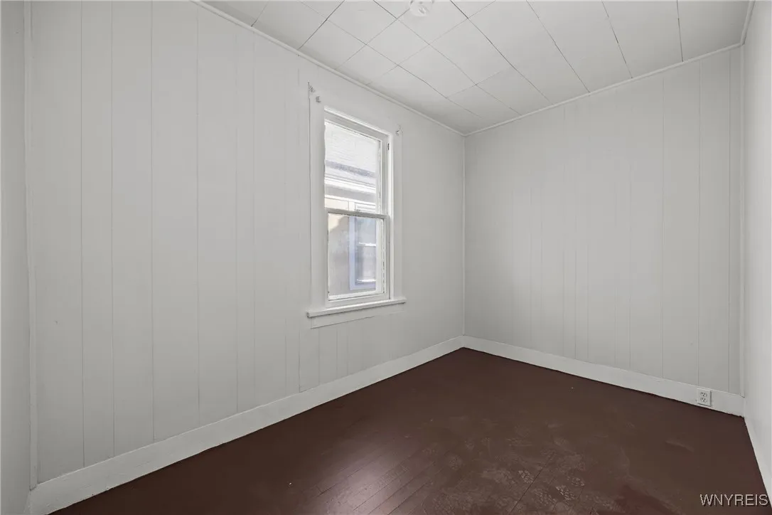 303 Cable Street, Buffalo, New York 14206, Buffalo, New York 14206, 6 Bedrooms Bedrooms, ,2 BathroomsBathrooms,Residential,For Sale,303 Cable Street, Buffalo, New York 14206,0,B1647772