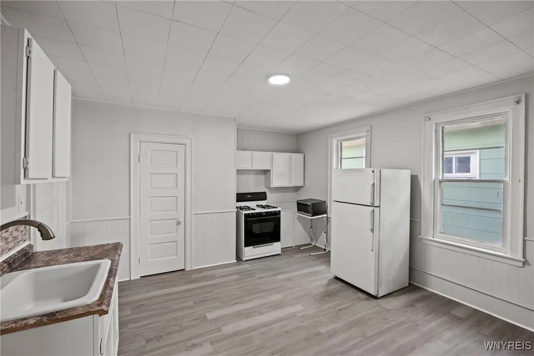 303 Cable Street, Buffalo, New York 14206, Buffalo, New York 14206, 6 Bedrooms Bedrooms, ,2 BathroomsBathrooms,Residential,For Sale,303 Cable Street, Buffalo, New York 14206,0,B1647772