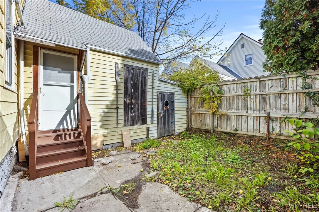 303 Cable Street, Buffalo, New York 14206, Buffalo, New York 14206, 6 Bedrooms Bedrooms, ,2 BathroomsBathrooms,Residential,For Sale,303 Cable Street, Buffalo, New York 14206,0,B1647772