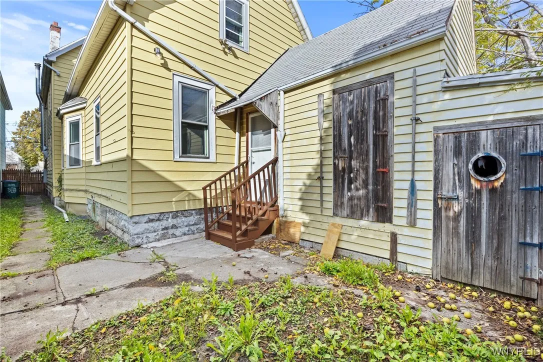 303 Cable Street, Buffalo, New York 14206, Buffalo, New York 14206, 6 Bedrooms Bedrooms, ,2 BathroomsBathrooms,Residential,For Sale,303 Cable Street, Buffalo, New York 14206,0,B1647772