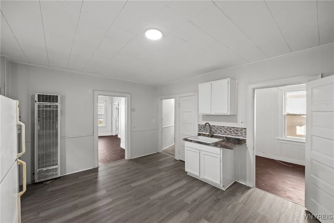 303 Cable Street, Buffalo, New York 14206, Buffalo, New York 14206, 6 Bedrooms Bedrooms, ,2 BathroomsBathrooms,Residential,For Sale,303 Cable Street, Buffalo, New York 14206,0,B1647772