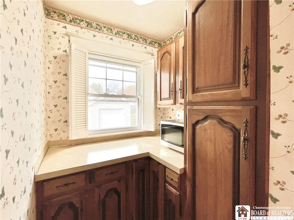 81 Hotchkiss Street, Jamestown, New York 14701, Jamestown, New York 14701, 3 Bedrooms Bedrooms, 7 Rooms Rooms,1 BathroomBathrooms,Residential,For Sale,81 Hotchkiss Street, Jamestown, New York 14701,0,R1648401