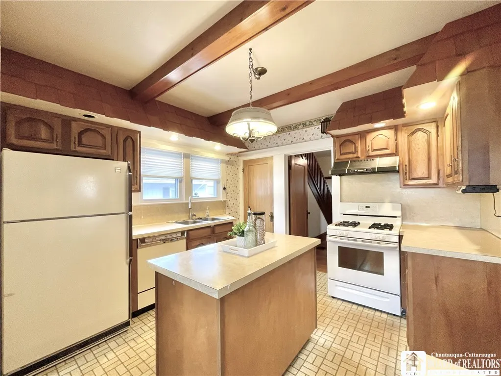 81 Hotchkiss Street, Jamestown, New York 14701, Jamestown, New York 14701, 3 Bedrooms Bedrooms, 7 Rooms Rooms,1 BathroomBathrooms,Residential,For Sale,81 Hotchkiss Street, Jamestown, New York 14701,0,R1648401