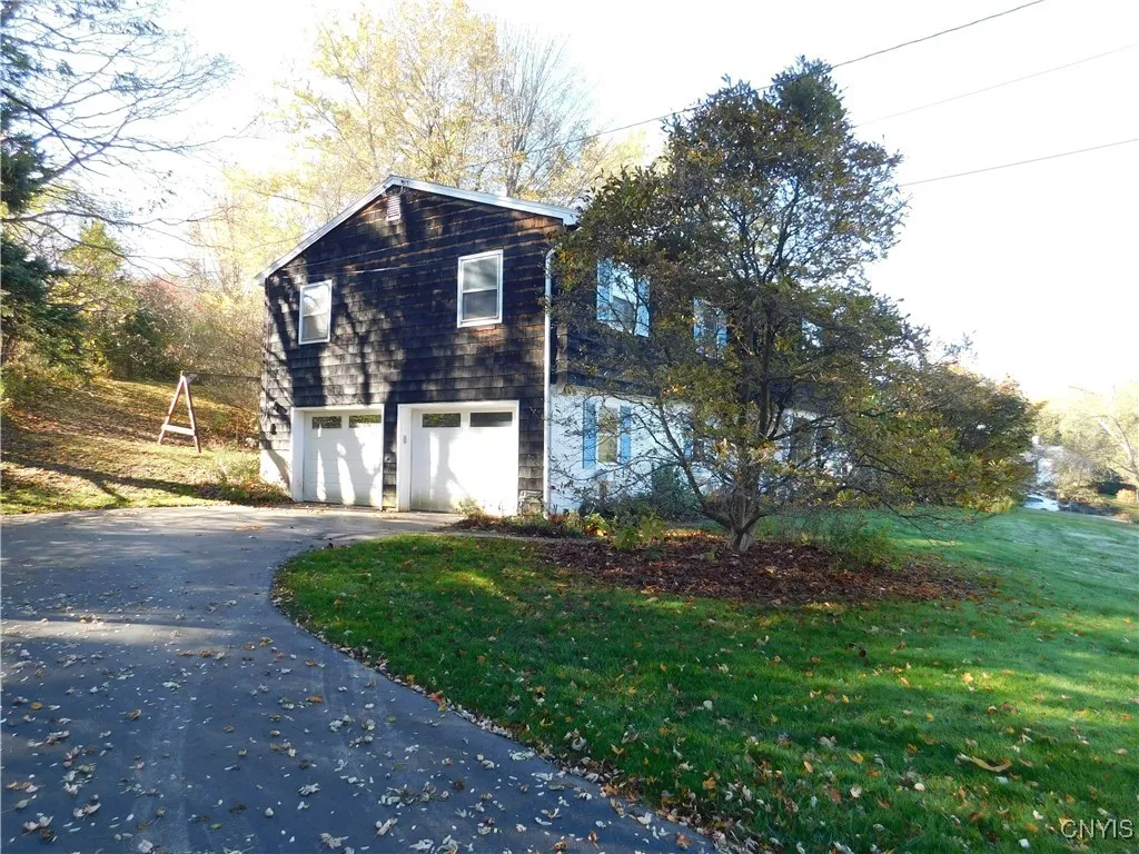 121 Pine Ridge Road, Manlius, New York 13066, Manlius, New York 13066, 4 Bedrooms Bedrooms, 11 Rooms Rooms,2 BathroomsBathrooms,Residential,For Sale,121 Pine Ridge Road, Manlius, New York 13066,0,S1648521