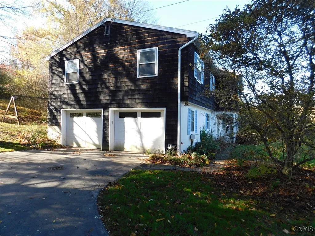 121 Pine Ridge Road, Manlius, New York 13066, Manlius, New York 13066, 4 Bedrooms Bedrooms, 11 Rooms Rooms,2 BathroomsBathrooms,Residential,For Sale,121 Pine Ridge Road, Manlius, New York 13066,0,S1648521