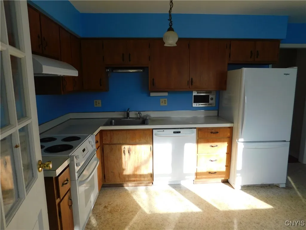 121 Pine Ridge Road, Manlius, New York 13066, Manlius, New York 13066, 4 Bedrooms Bedrooms, 11 Rooms Rooms,2 BathroomsBathrooms,Residential,For Sale,121 Pine Ridge Road, Manlius, New York 13066,0,S1648521