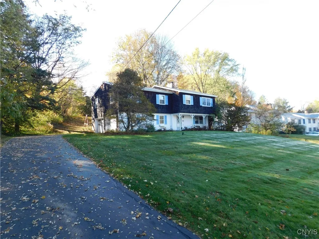121 Pine Ridge Road, Manlius, New York 13066, Manlius, New York 13066, 4 Bedrooms Bedrooms, 11 Rooms Rooms,2 BathroomsBathrooms,Residential,For Sale,121 Pine Ridge Road, Manlius, New York 13066,0,S1648521