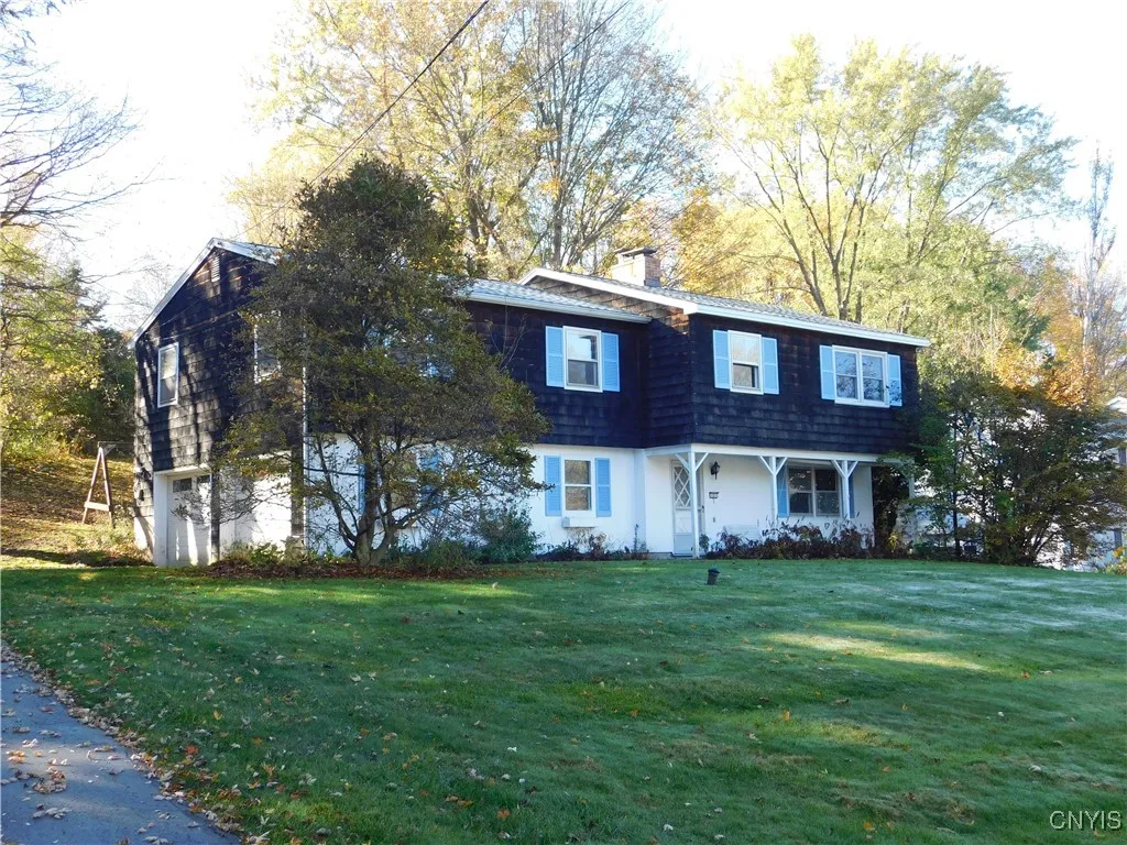 121 Pine Ridge Road, Manlius, New York 13066, Manlius, New York 13066, 4 Bedrooms Bedrooms, 11 Rooms Rooms,2 BathroomsBathrooms,Residential,For Sale,121 Pine Ridge Road, Manlius, New York 13066,0,S1648521