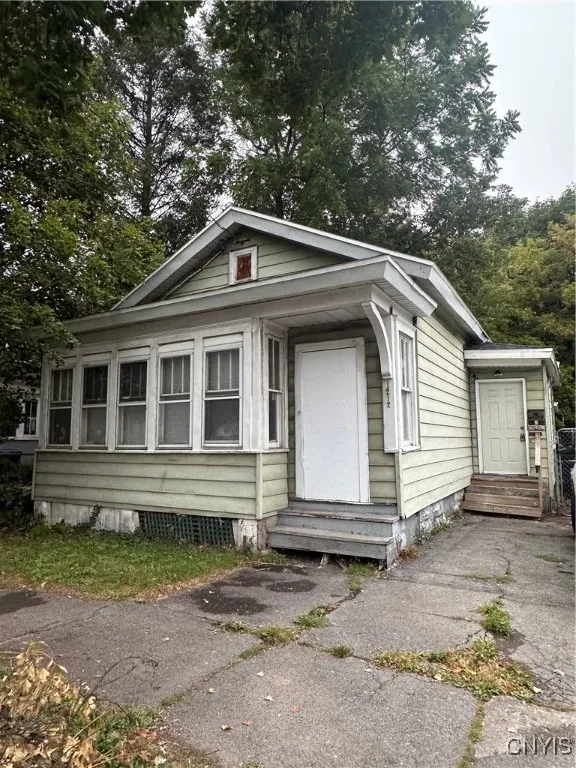 1212 Butternut Street, Syracuse, New York 13208, Syracuse, New York 13208, 3 Bedrooms Bedrooms, 5 Rooms Rooms,1 BathroomBathrooms,Residential,For Sale,1212 Butternut Street, Syracuse, New York 13208,0,S1648426