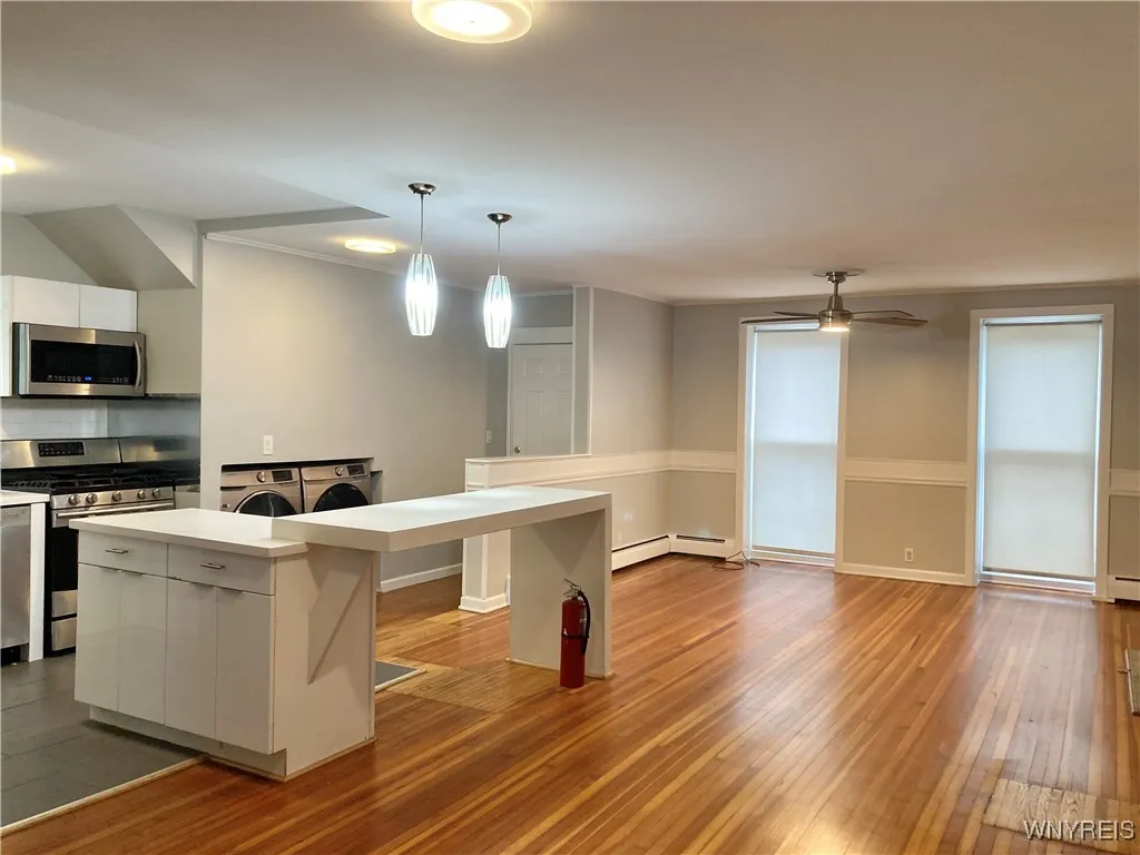 24 Tracy Street A, Buffalo, New York 14201, Buffalo, New York 14201, 2 Bedrooms Bedrooms, 5 Rooms Rooms,2 BathroomsBathrooms,Residential Lease,For Rent,24 Tracy Street A, Buffalo, New York 14201,0,B1648530
