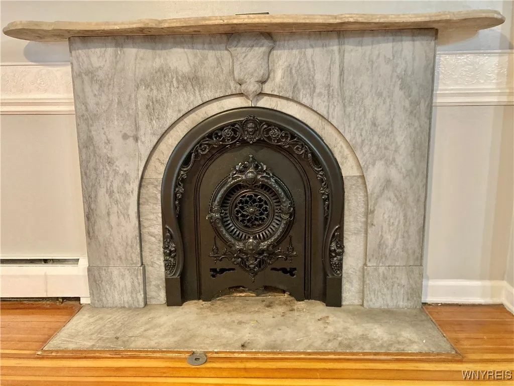 24 Tracy Street A, Buffalo, New York 14201, Buffalo, New York 14201, 2 Bedrooms Bedrooms, 5 Rooms Rooms,2 BathroomsBathrooms,Residential Lease,For Rent,24 Tracy Street A, Buffalo, New York 14201,0,B1648530