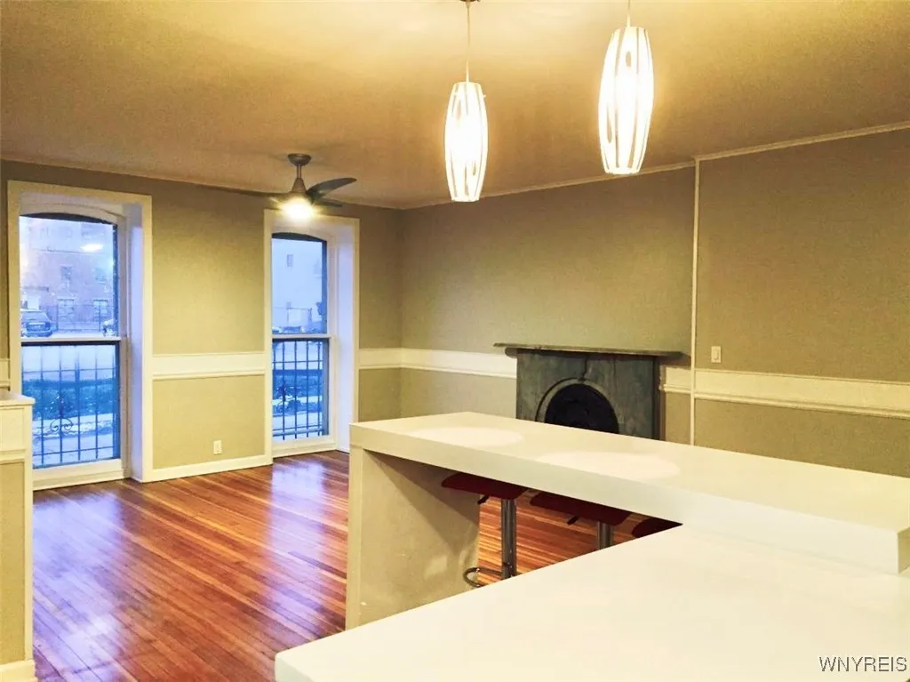 24 Tracy Street A, Buffalo, New York 14201, Buffalo, New York 14201, 2 Bedrooms Bedrooms, 5 Rooms Rooms,2 BathroomsBathrooms,Residential Lease,For Rent,24 Tracy Street A, Buffalo, New York 14201,0,B1648530