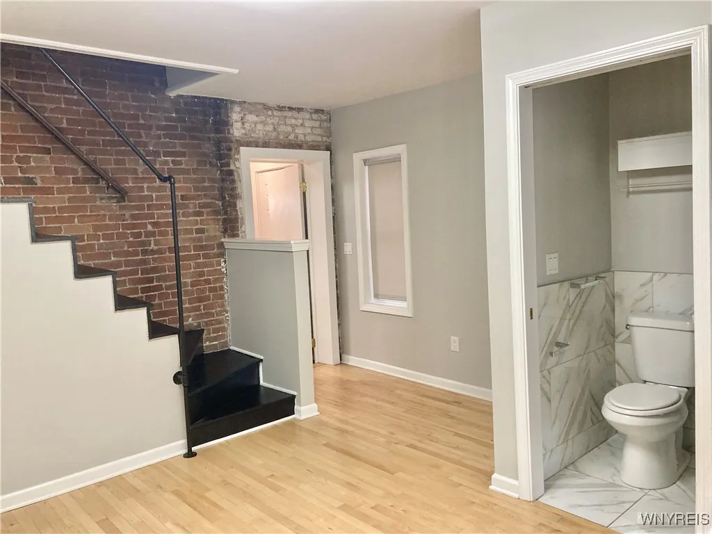 24 Tracy Street A, Buffalo, New York 14201, Buffalo, New York 14201, 2 Bedrooms Bedrooms, 5 Rooms Rooms,2 BathroomsBathrooms,Residential Lease,For Rent,24 Tracy Street A, Buffalo, New York 14201,0,B1648530