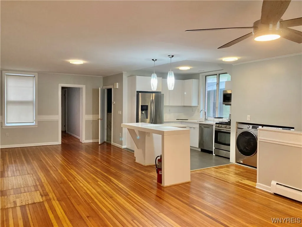 24 Tracy Street A, Buffalo, New York 14201, Buffalo, New York 14201, 2 Bedrooms Bedrooms, 5 Rooms Rooms,2 BathroomsBathrooms,Residential Lease,For Rent,24 Tracy Street A, Buffalo, New York 14201,0,B1648530