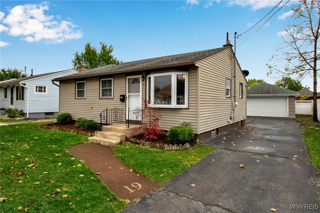 19 Blick Street, Cheektowaga, New York 14212, Cheektowaga, New York 14212, 3 Bedrooms Bedrooms, 6 Rooms Rooms,1 BathroomBathrooms,Residential,For Sale,19 Blick Street, Cheektowaga, New York 14212,0,B1648463
