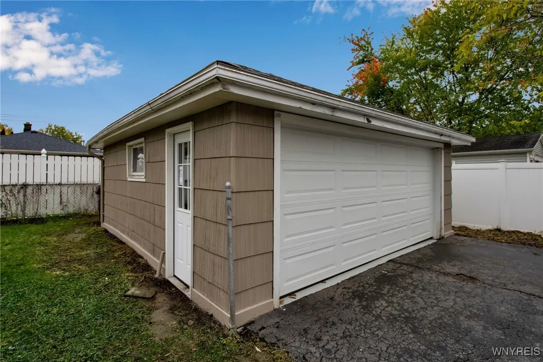 19 Blick Street, Cheektowaga, New York 14212, Cheektowaga, New York 14212, 3 Bedrooms Bedrooms, 6 Rooms Rooms,1 BathroomBathrooms,Residential,For Sale,19 Blick Street, Cheektowaga, New York 14212,0,B1648463