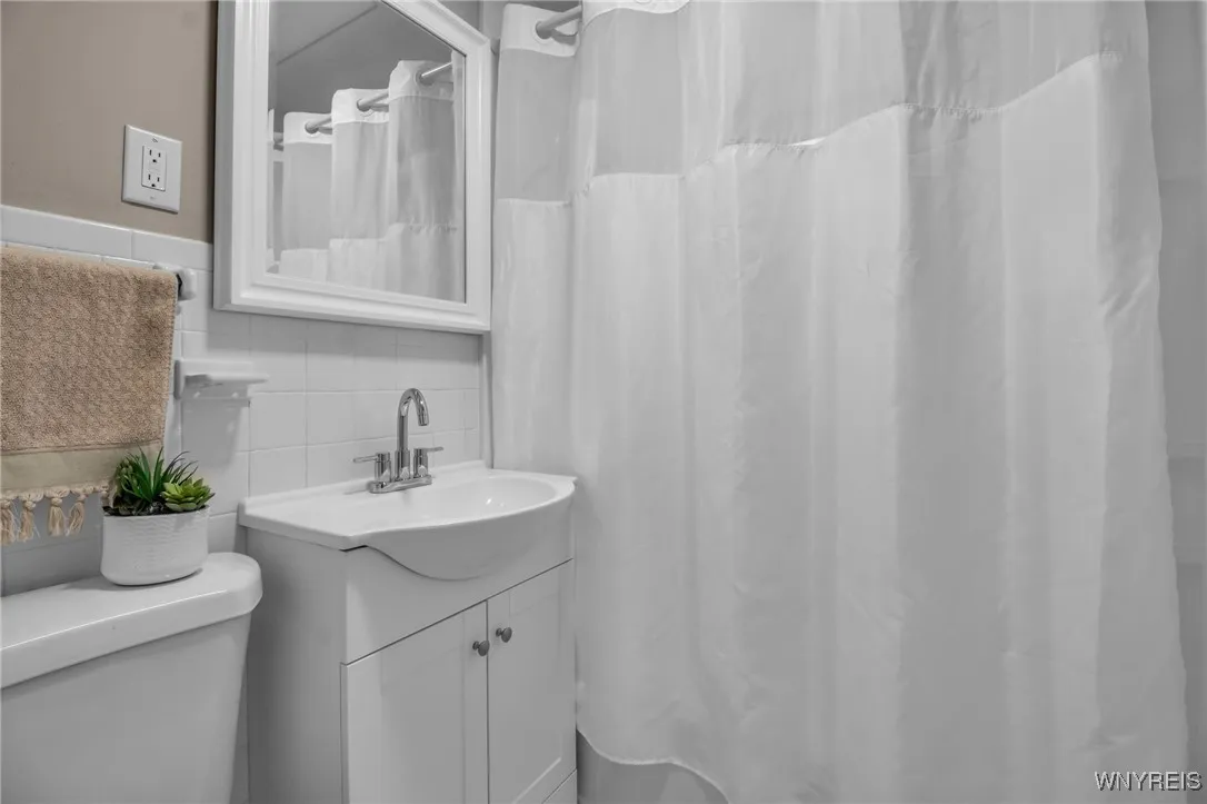 19 Blick Street, Cheektowaga, New York 14212, Cheektowaga, New York 14212, 3 Bedrooms Bedrooms, 6 Rooms Rooms,1 BathroomBathrooms,Residential,For Sale,19 Blick Street, Cheektowaga, New York 14212,0,B1648463