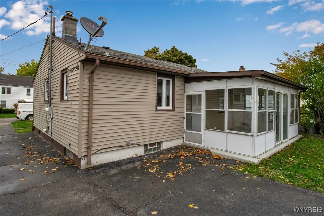 19 Blick Street, Cheektowaga, New York 14212, Cheektowaga, New York 14212, 3 Bedrooms Bedrooms, 6 Rooms Rooms,1 BathroomBathrooms,Residential,For Sale,19 Blick Street, Cheektowaga, New York 14212,0,B1648463