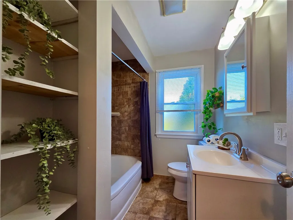 222 Vinal Avenue, Irondequoit, New York 14609, Irondequoit, New York 14609, 4 Bedrooms Bedrooms, 8 Rooms Rooms,1 BathroomBathrooms,Residential,For Sale,222 Vinal Avenue, Irondequoit, New York 14609,0,R1648182