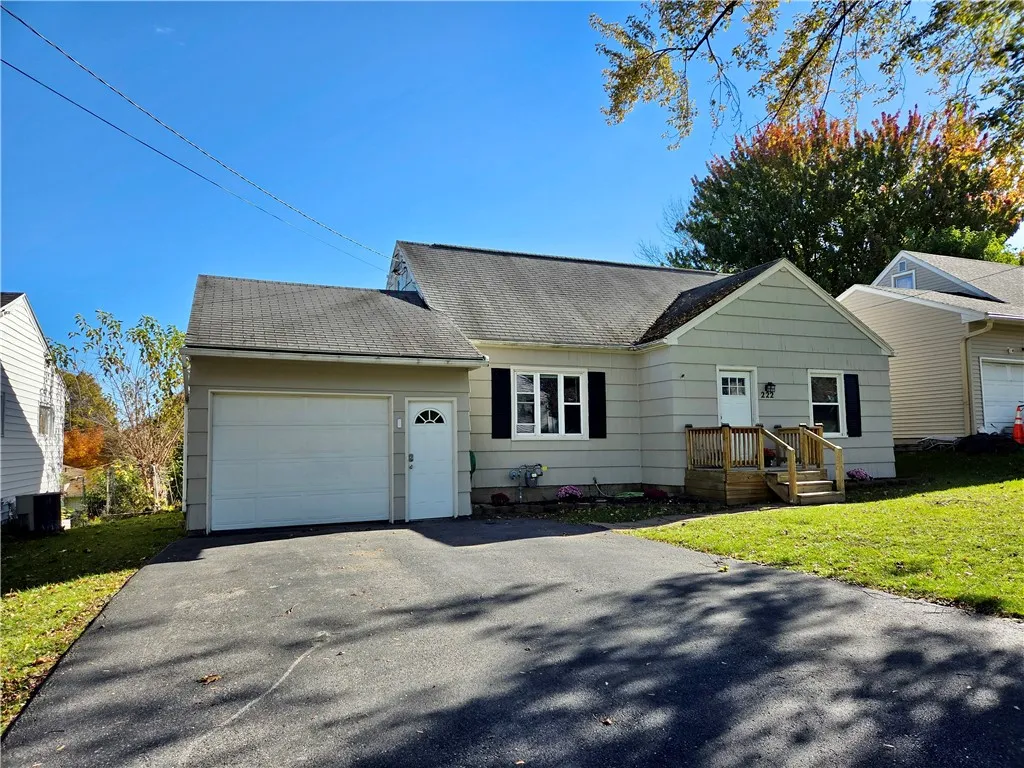222 Vinal Avenue, Irondequoit, New York 14609, Irondequoit, New York 14609, 4 Bedrooms Bedrooms, 8 Rooms Rooms,1 BathroomBathrooms,Residential,For Sale,222 Vinal Avenue, Irondequoit, New York 14609,0,R1648182