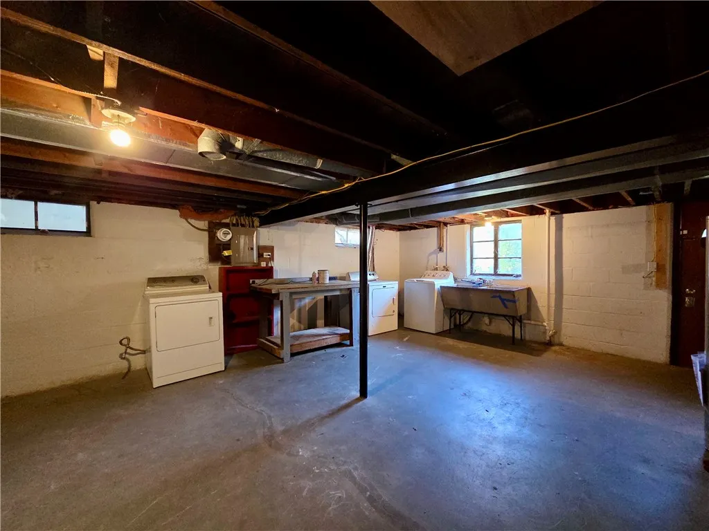 222 Vinal Avenue, Irondequoit, New York 14609, Irondequoit, New York 14609, 4 Bedrooms Bedrooms, 8 Rooms Rooms,1 BathroomBathrooms,Residential,For Sale,222 Vinal Avenue, Irondequoit, New York 14609,0,R1648182