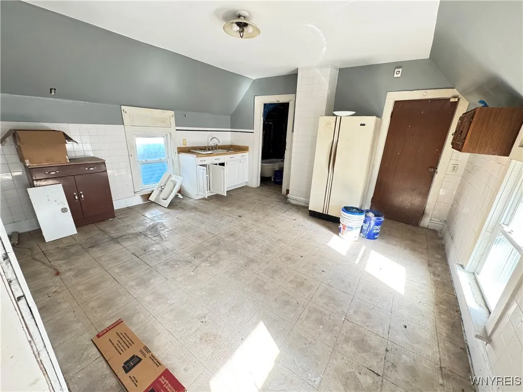 99 Lakeview Avenue, Buffalo, New York 14201, Buffalo, New York 14201, 5 Bedrooms Bedrooms, ,2 BathroomsBathrooms,Residential,For Sale,99 Lakeview Avenue, Buffalo, New York 14201,0,B1648364