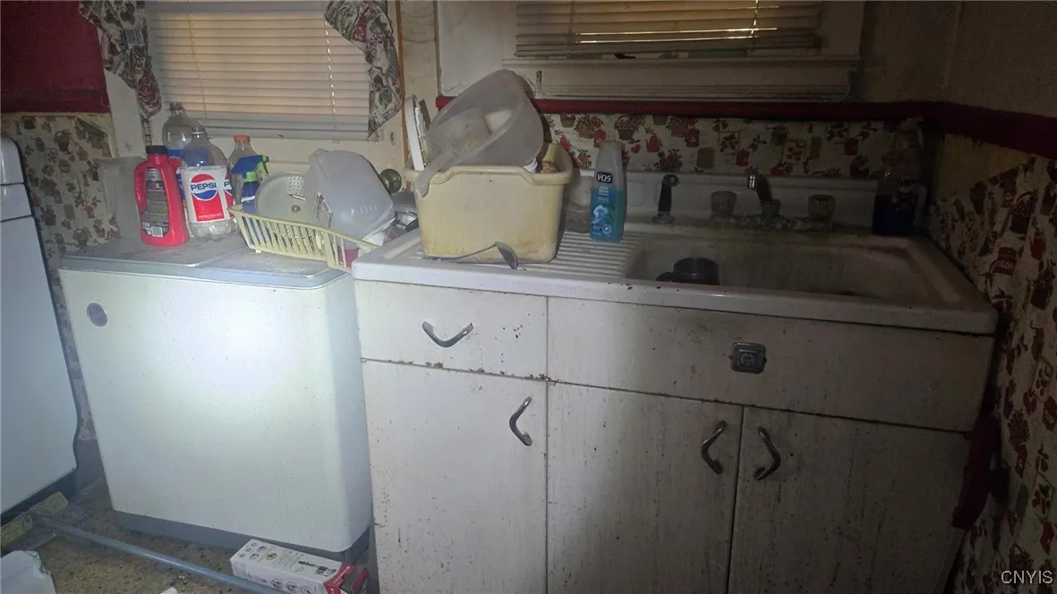 220 West Ellis Street, Dewitt, New York 13057, De Witt, New York 13057, 3 Bedrooms Bedrooms, 5 Rooms Rooms,1 BathroomBathrooms,Residential,For Sale,220 West Ellis Street, Dewitt, New York 13057,0,S1648520