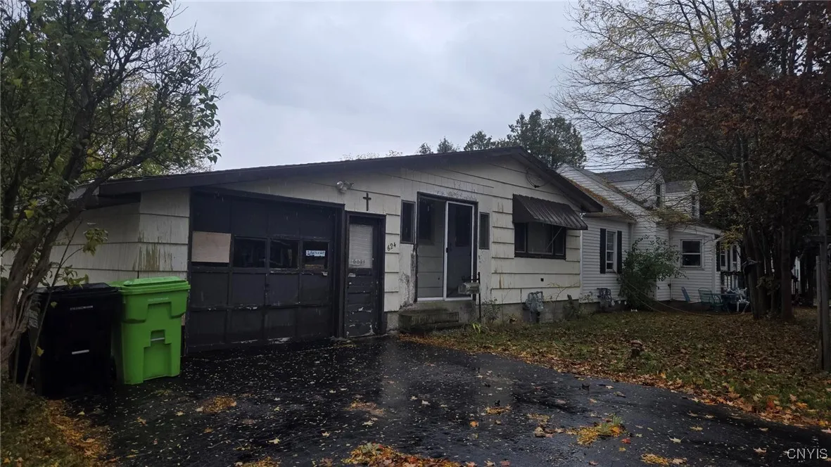 624 Breman Avenue, Salina, New York 13211, Salina, New York 13211, 3 Bedrooms Bedrooms, 6 Rooms Rooms,3 BathroomsBathrooms,Residential,For Sale,624 Breman Avenue, Salina, New York 13211,0,S1648365