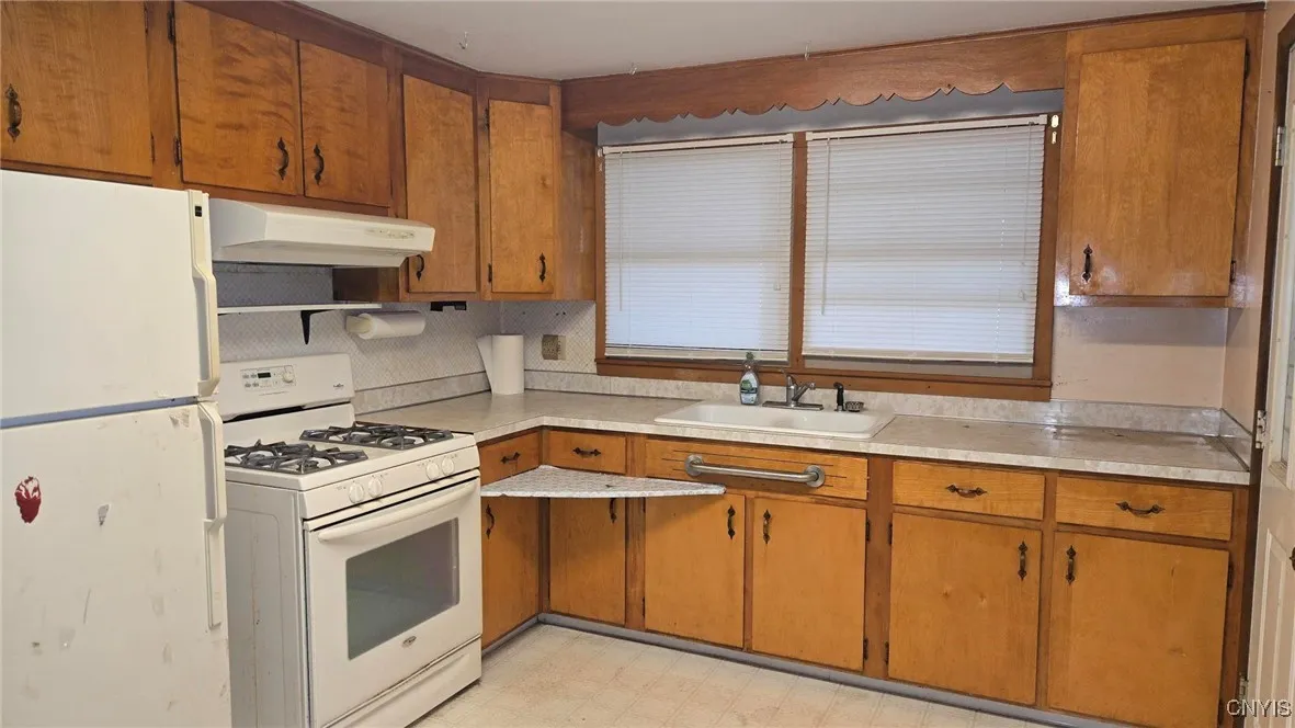 624 Breman Avenue, Salina, New York 13211, Salina, New York 13211, 3 Bedrooms Bedrooms, 6 Rooms Rooms,3 BathroomsBathrooms,Residential,For Sale,624 Breman Avenue, Salina, New York 13211,0,S1648365