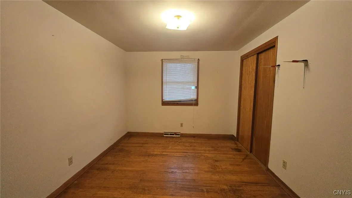 bedroom in law apt