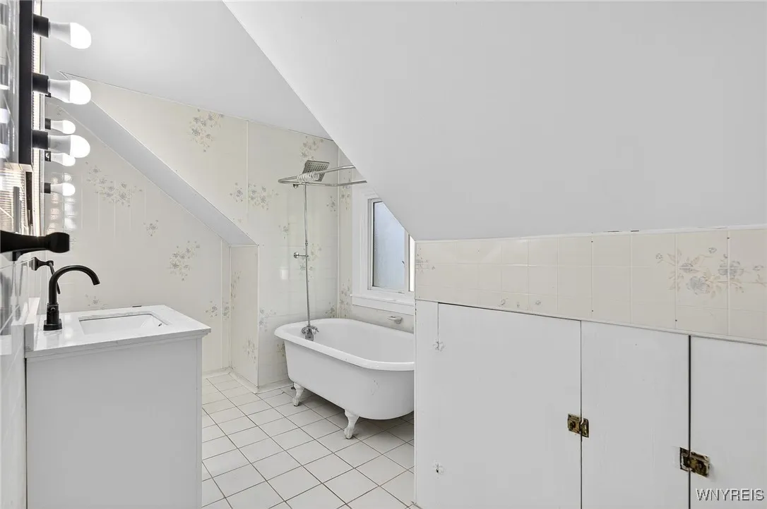 14 Thornton Avenue, Buffalo, New York 14215, Buffalo, New York 14215, 4 Bedrooms Bedrooms, 7 Rooms Rooms,2 BathroomsBathrooms,Residential,For Sale,14 Thornton Avenue, Buffalo, New York 14215,0,B1648244