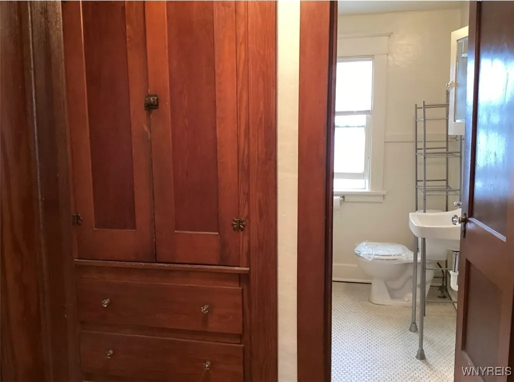 46 Kirkwood Drive, West Seneca, New York 14224, West Seneca, New York 14224, 4 Bedrooms Bedrooms, ,2 BathroomsBathrooms,Residential,For Sale,46 Kirkwood Drive, West Seneca, New York 14224,0,B1648556