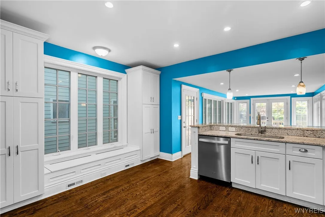 108 Park Street, Buffalo, New York 14201, Buffalo, New York 14201, 3 Bedrooms Bedrooms, 11 Rooms Rooms,2 BathroomsBathrooms,Residential Lease,For Rent,108 Park Street, Buffalo, New York 14201,0,B1648575