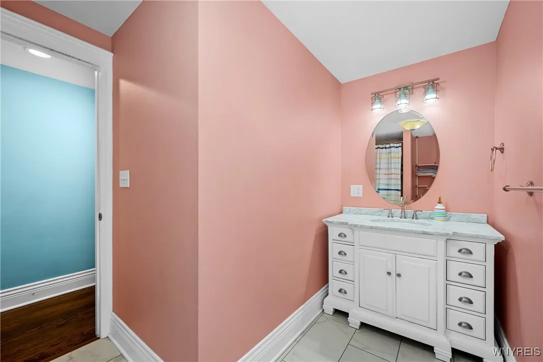 108 Park Street, Buffalo, New York 14201, Buffalo, New York 14201, 3 Bedrooms Bedrooms, 11 Rooms Rooms,2 BathroomsBathrooms,Residential Lease,For Rent,108 Park Street, Buffalo, New York 14201,0,B1648575