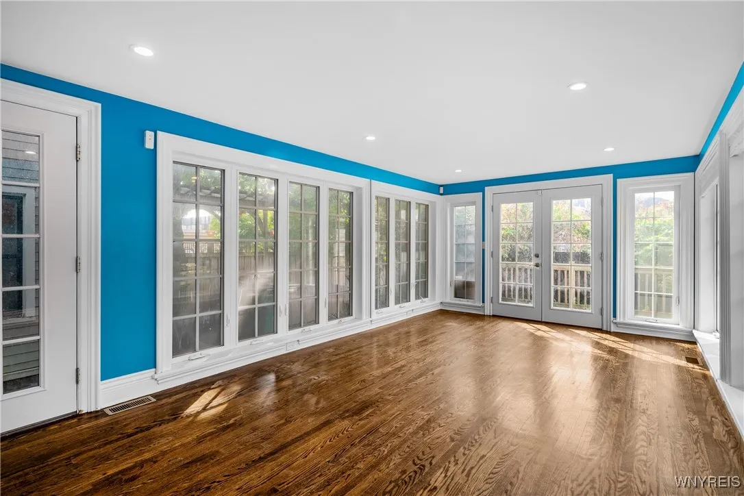 108 Park Street, Buffalo, New York 14201, Buffalo, New York 14201, 3 Bedrooms Bedrooms, 11 Rooms Rooms,2 BathroomsBathrooms,Residential Lease,For Rent,108 Park Street, Buffalo, New York 14201,0,B1648575